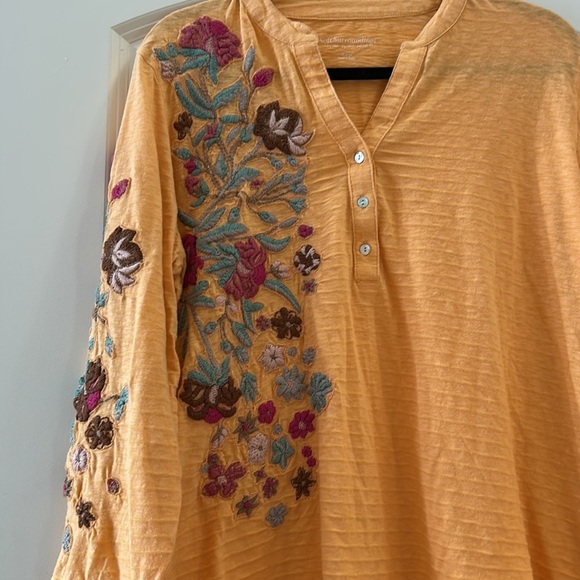 Soft Surroundings floral embroidered v neck 3 button top. XL. 100% cotton - Picture 2 of 12